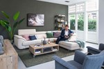 Canape-angle-Havanna-tissu-blanc-beige-Vitoria-Bussum-ambi-Henders-Hazel