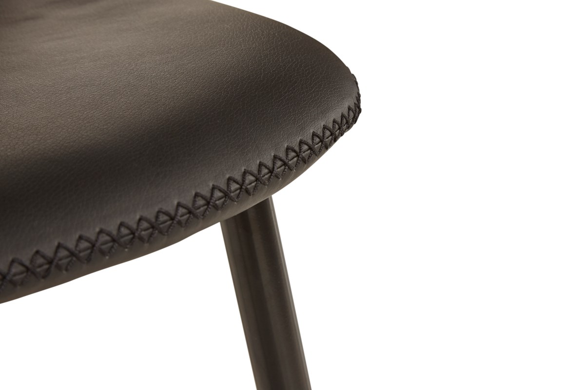 Chaise-ST1701-simili-cuir-noir-detail-01-Bauwens-GBO