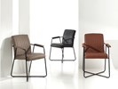Chaises-accoudoir-Casper-simili-cuir-vintage-ambi-Comodi-Living