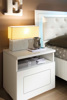 Chevet-Alaska-decor-laque-blanc-strass-ambiance-Albea-Mobili
