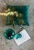 Coussin-carre-18063-velours-vert-03-Jolipa