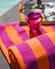 Essui-de-plage-coton-orange-fuchsia-ambi-Mistral