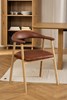 chaise-accoudoir-Addi-103476-brandy-230920-1B-ambi-02-Actona