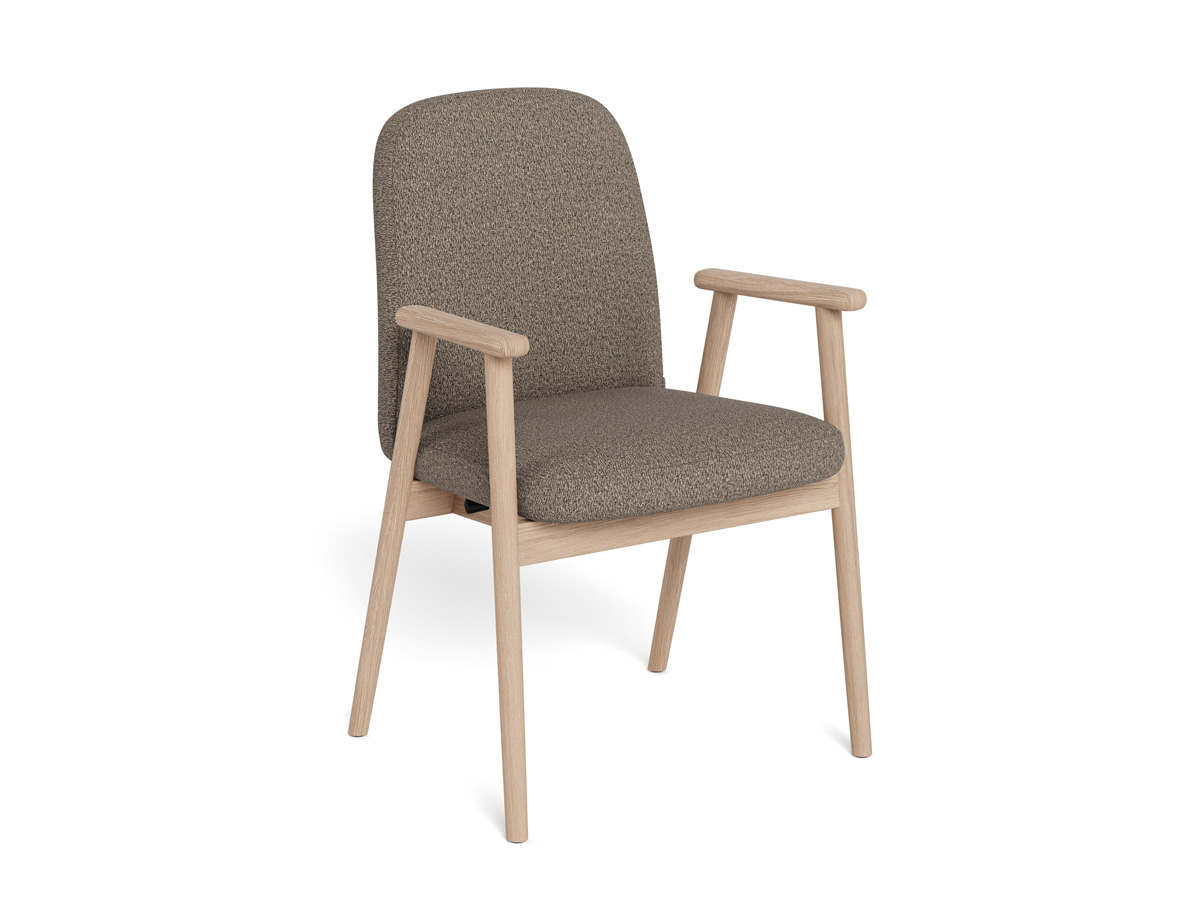 Chaise-accoudoirs-Calvin-tissu-cona-taupe-pieds-chene-side-Actona