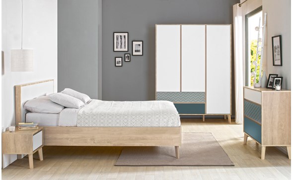 Chambre-a-coucher-jeune-Larvik-decor-chene-clair-blanc-bleu-armoire-153cm-lit-90x200cm-chevet-blanc-Gautier