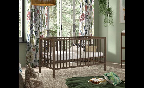 Lit-bebe-Dino-massif-noyer-DIBB7008-01-Vipack