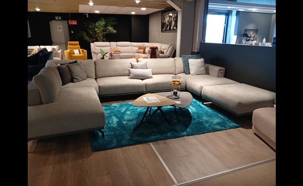 OUTLET-BERTRIX-C006-2025-03-STREAM-SALON.jpg