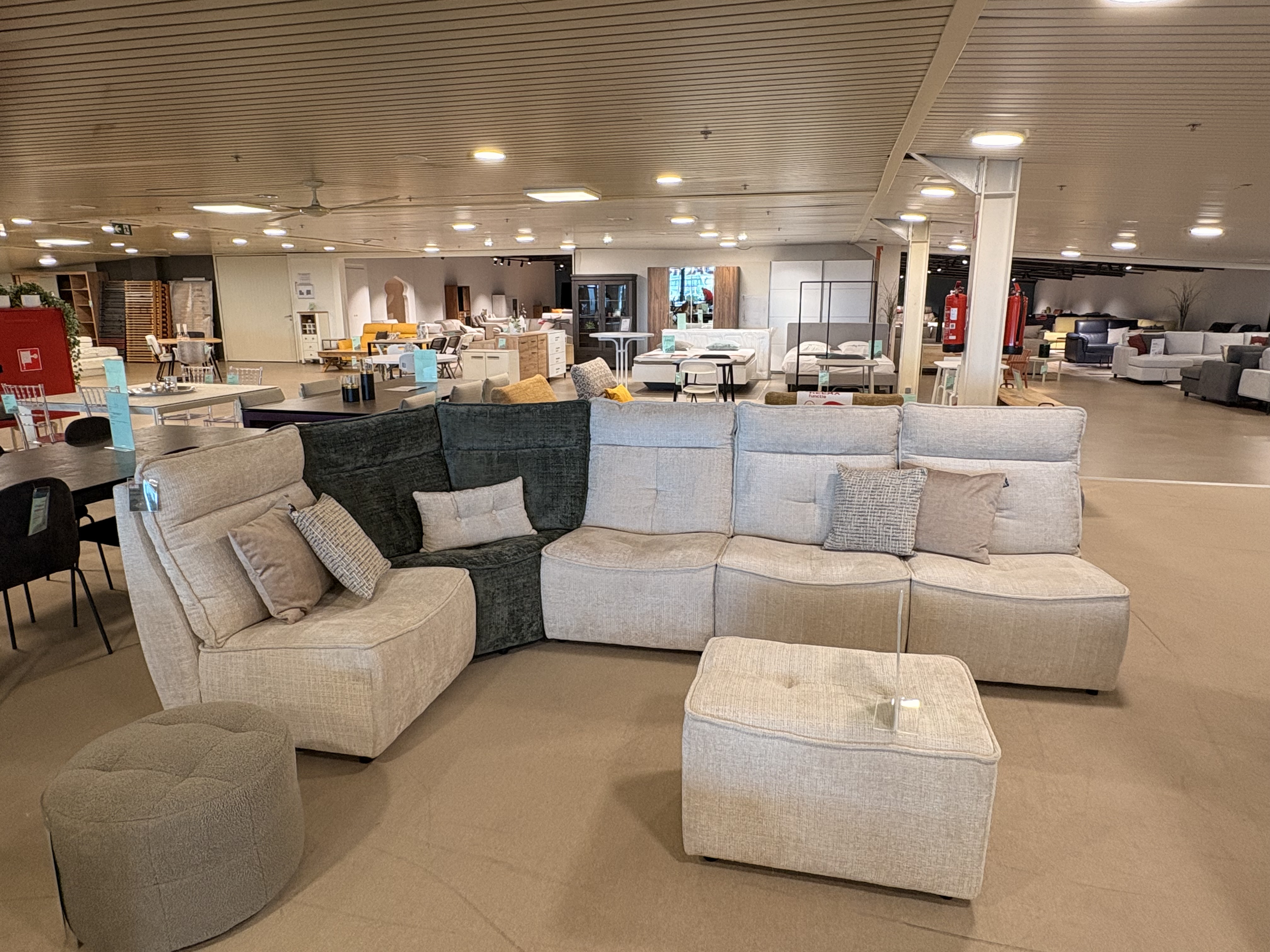 OUTLET-BERTRIX-C006-2026-09-THANOS-SALON.jpeg
