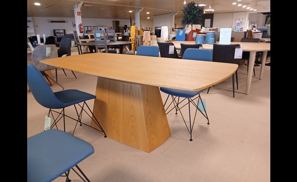 OUTLET-BERTRIX-L006-2025-09-BJORN-TABLE.jpg