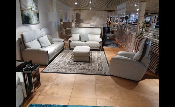 OUTLET-BERTRIX-R018-2025-02-BELLEVUE-SALON.jpg