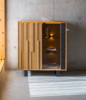 Petite-vitrine-Everest-chene-dore-ceramique-keyla-fer-gris-graphite-ambi-01-Zagas