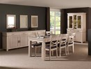 T007-Kaprun-dressoir250-vitrine134-table190-chaises