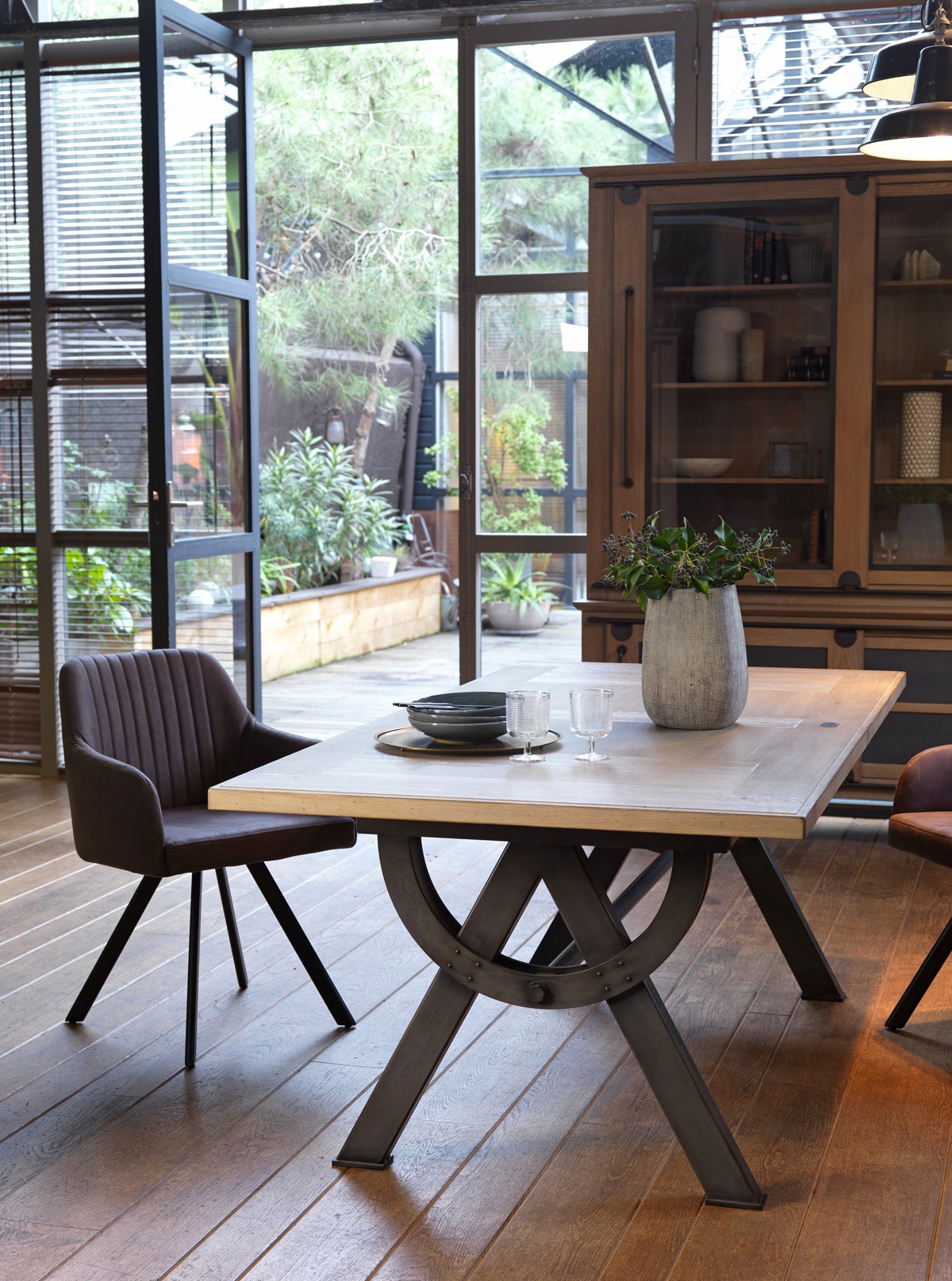 Table-extensible-Passerelle-A5244-decor-chene-vintage-metal-gris-eiffel-180-260cm-Artcopi