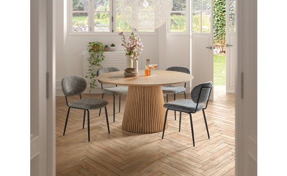 Table-ronde-Aiku-140cm-decor-mountain-ash-De-Eiken-Zetel